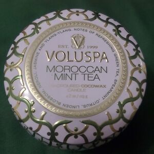 Voluspa Moroccan Mint Tea Candle with Gold and White Design
